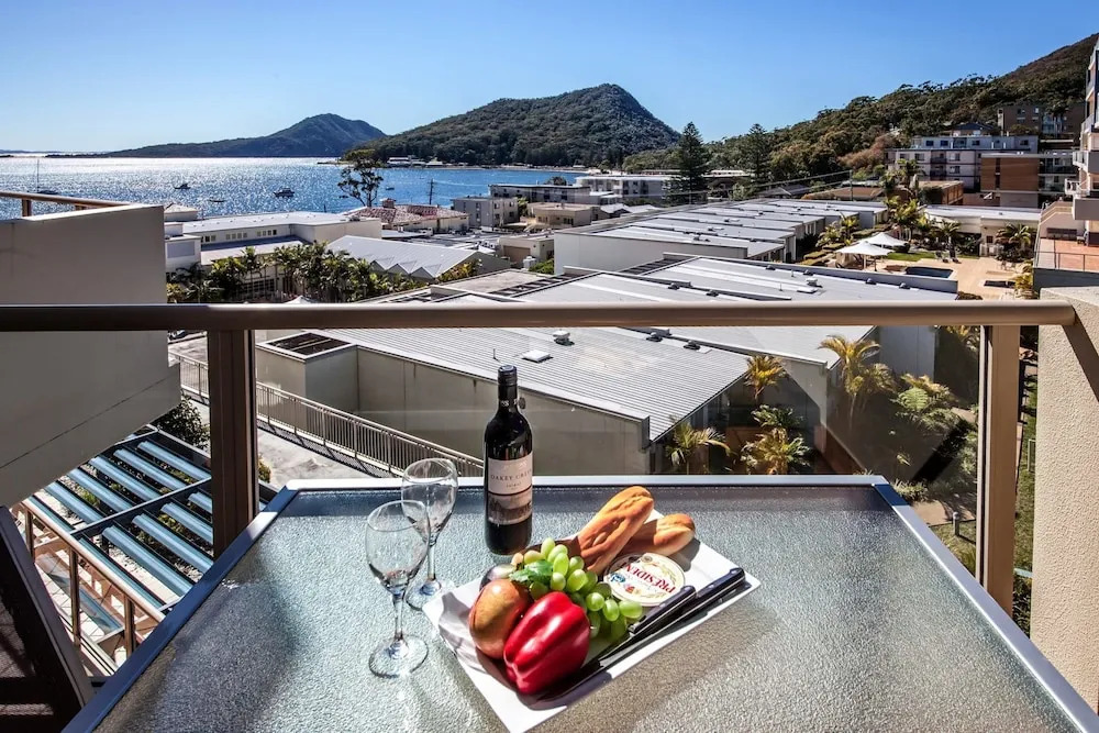 Barrington, 713/35-45 Shoal Bay Road