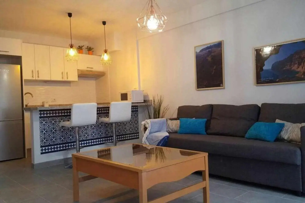 Apartamento con Terraza y Piscina C