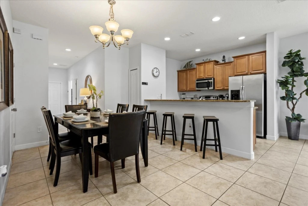 5 Bedrooms 4 Bathrooms Paradise Palms 8981 Cp