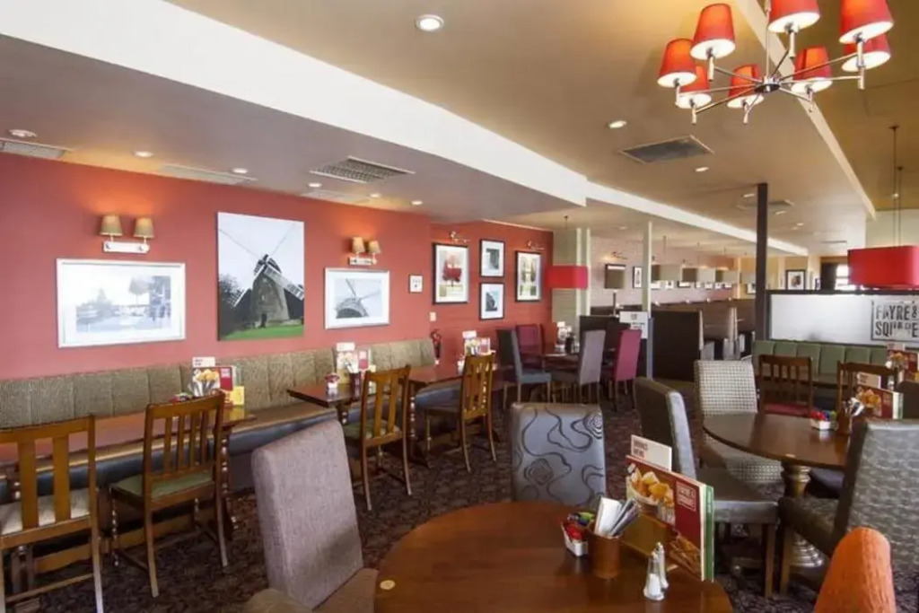OYO Lakeside Willen Lake Milton Keynes