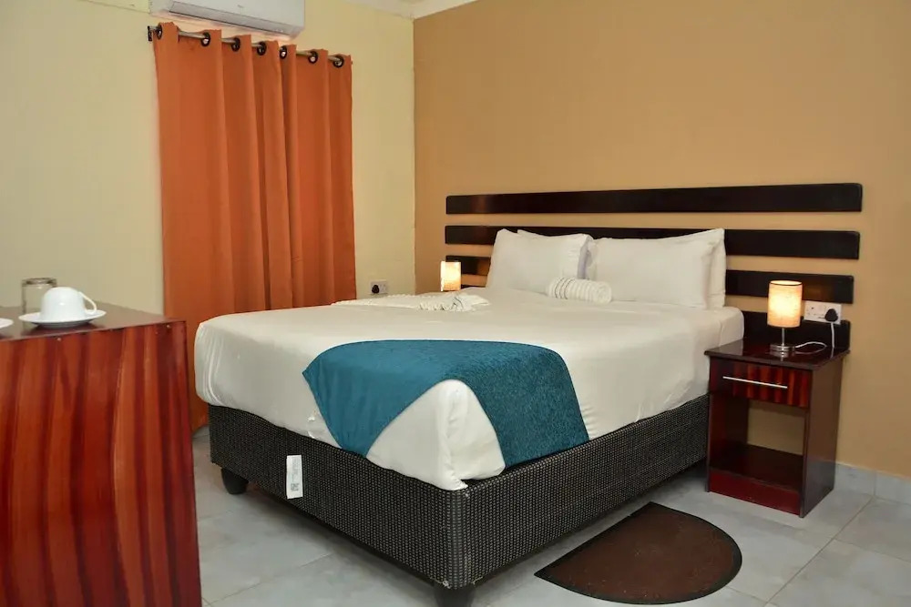 Three Tree Hotel