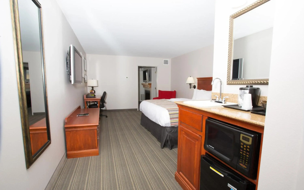 Country Inn & Suites by Radisson, Grand Forks, ND