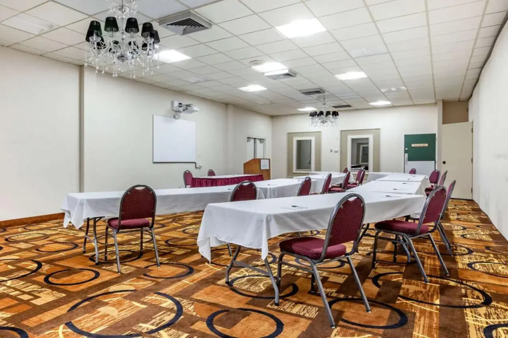 Days Inn Escanaba