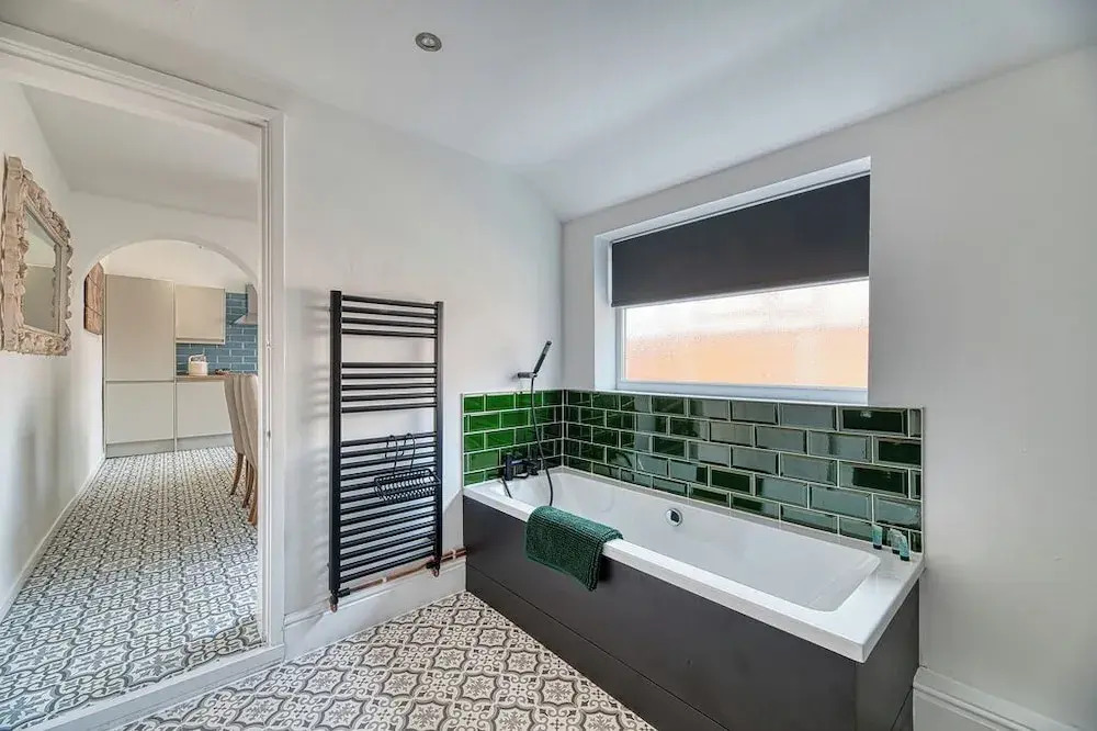 Three Bed Apartment by Guestz