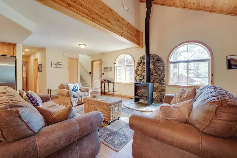 4 Mi to Downhill Ski Resort! Spacious Family Haven