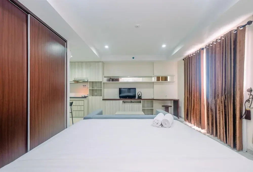 Fully Furnished With Cozy Design Studio Azalea Suites Apartment