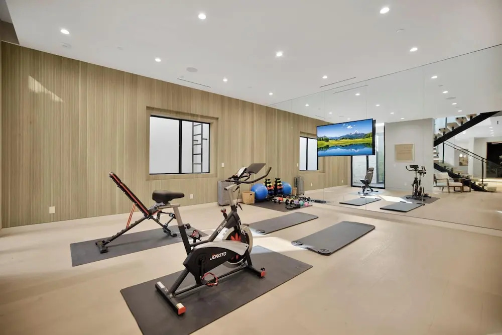 Amestoy Modern: Stunning 4BR Estate With Theater & Gym