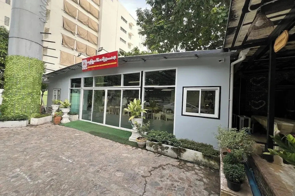 Orchid Hostel Near Bumrungrad hospital and Nana Market