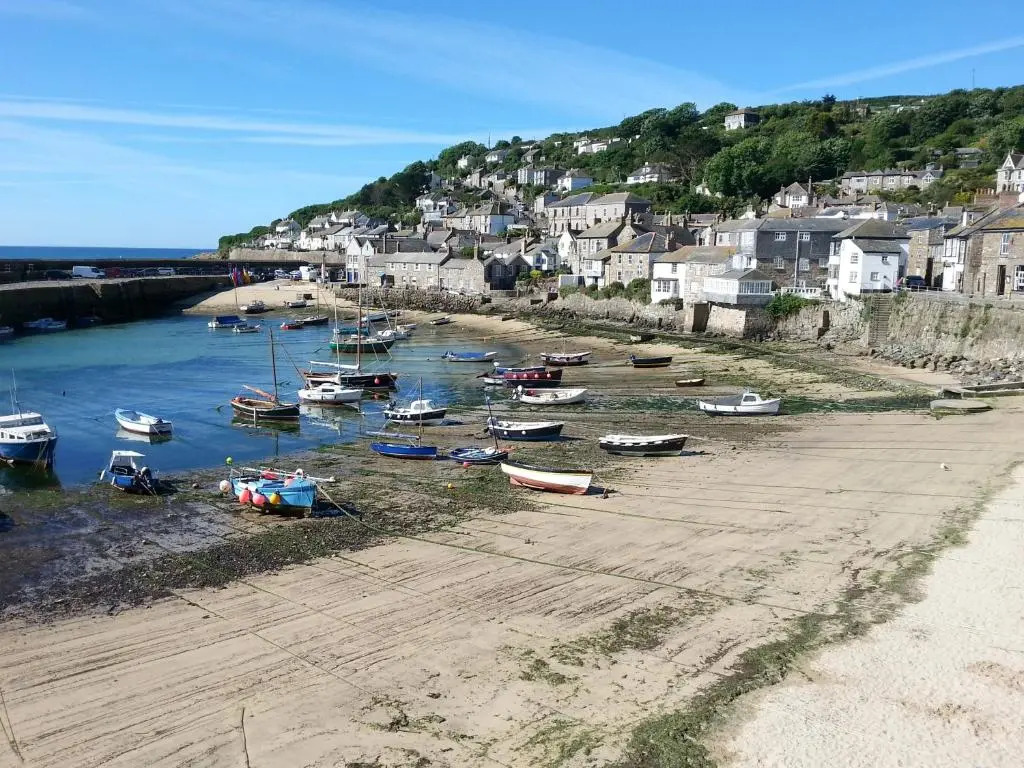 Modern 2 Bed Apt Centre of Penzance, Lift Access