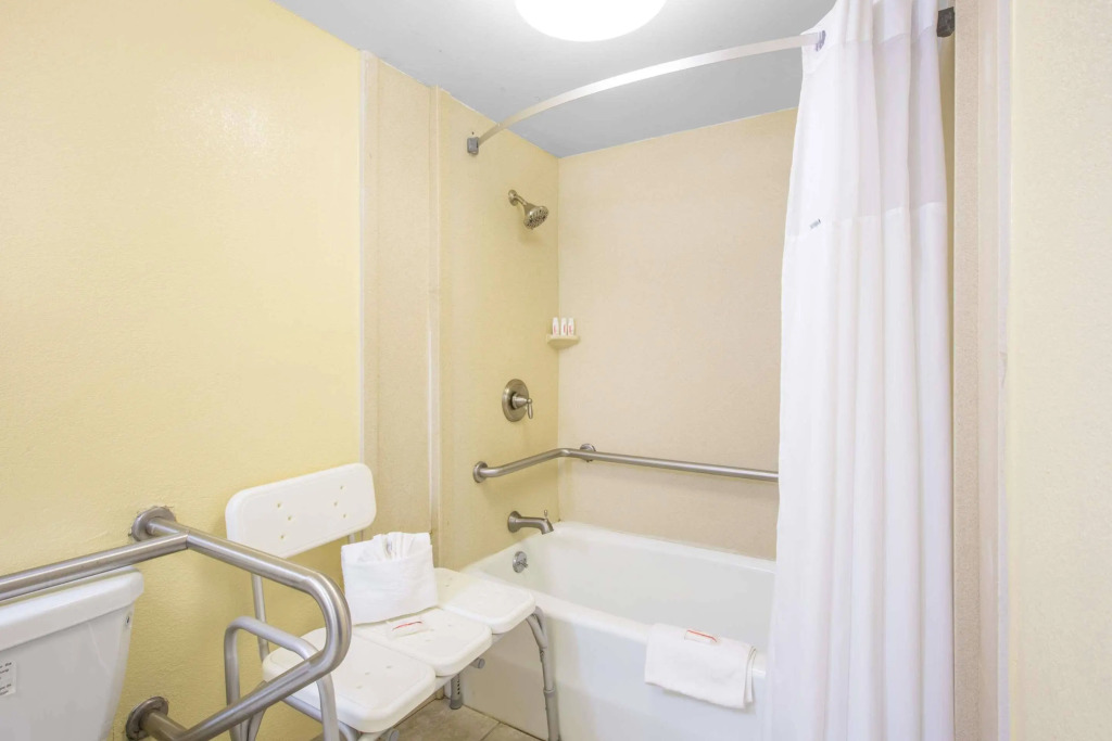 Days Inn by Wyndham Charleston Historic District