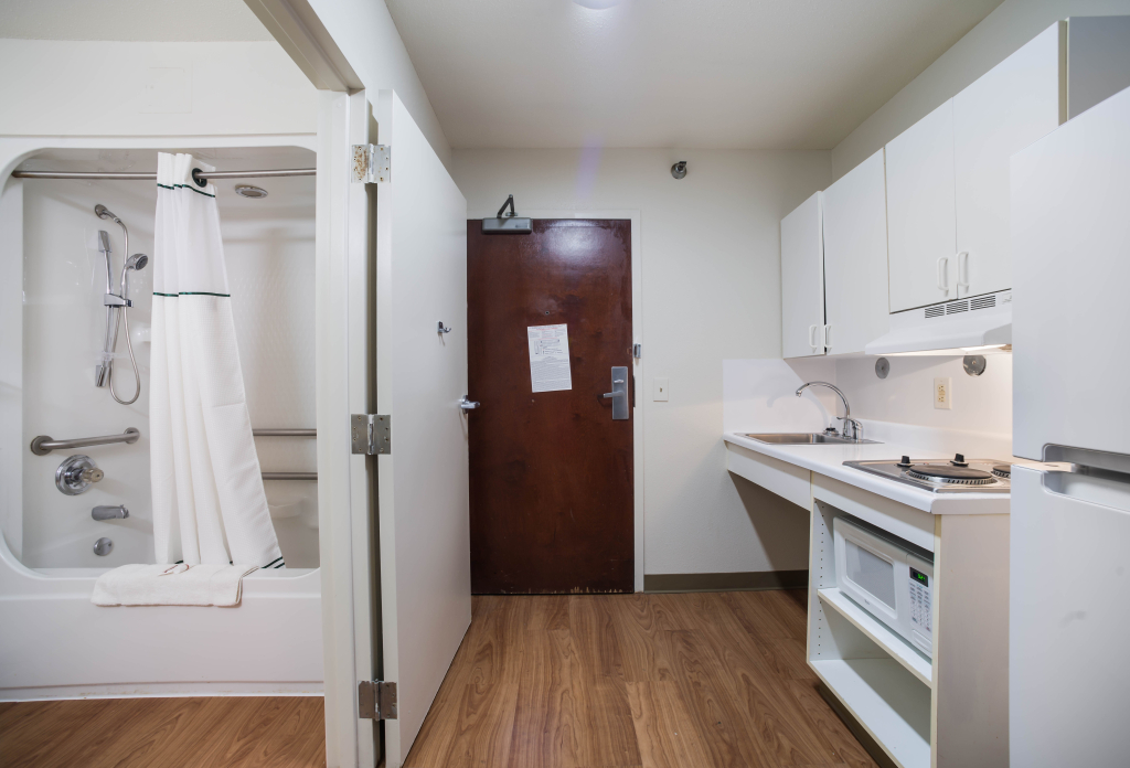HomeTowne Studios by Red Roof St. Louis - Airport/N Lindbergh