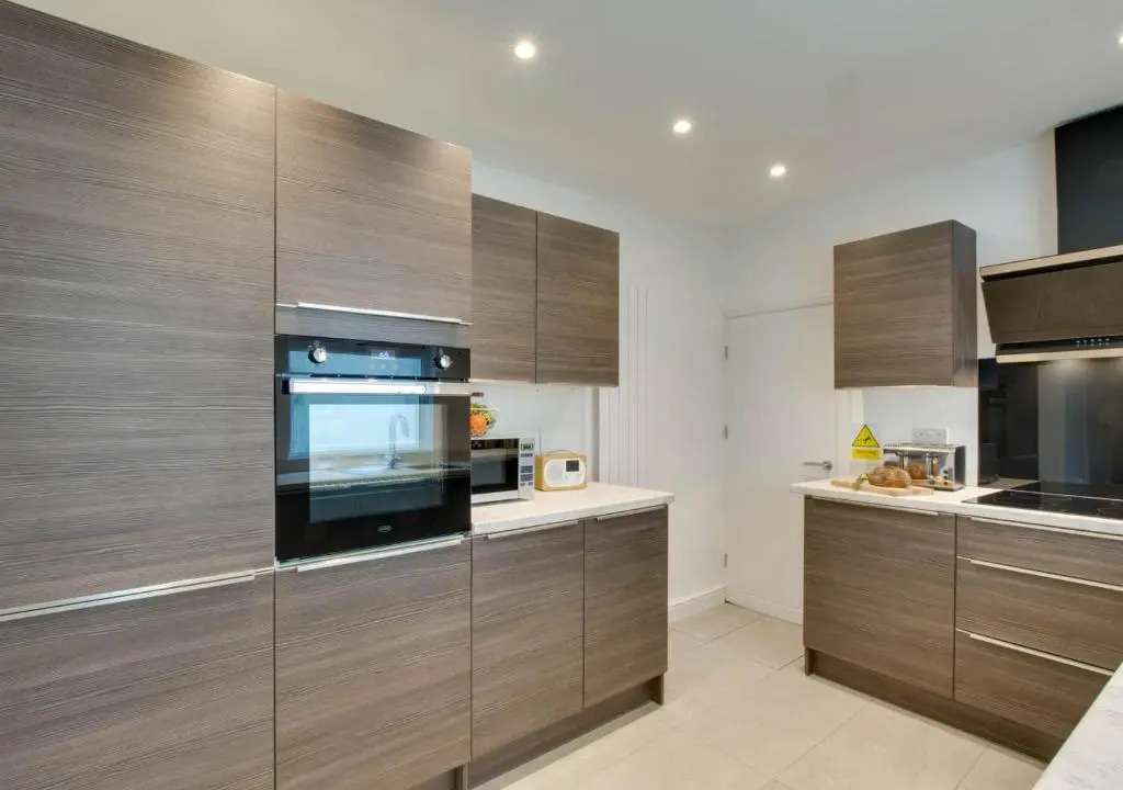 Drws Nesaf Cardiff Townhouse