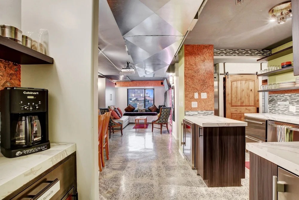 Renovated 2 Bdrm 2 Bath Condo las Vegas Strip 1 Gb Internet
