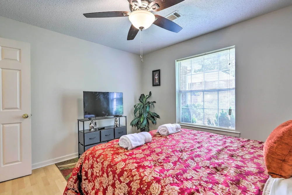 Charming Stockbridge Home: 23 Mi to Atlanta!