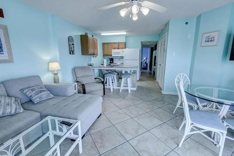 Tradewinds 708
