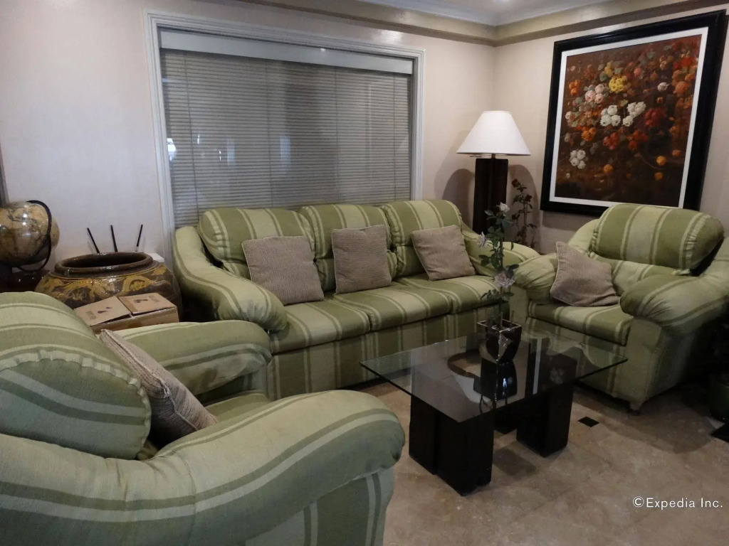 Ralph Anthony Suites Hotel