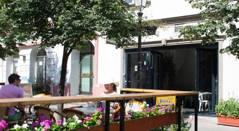Hostel Theater 011