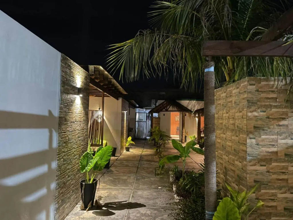 Himeyn Beach Inn - Ocho Homes by Eight Continents