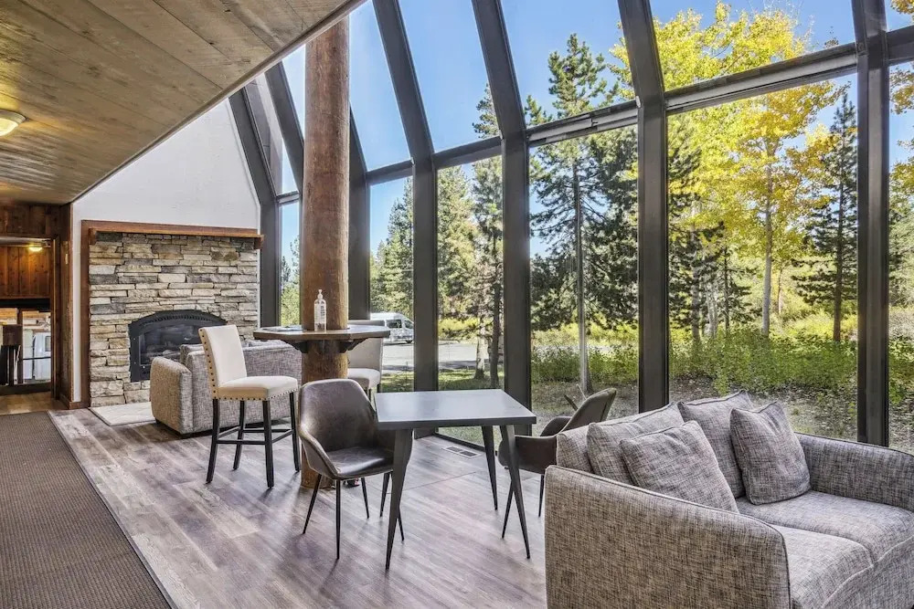 On-site Skiing: Truckee Studio w/ Balcony