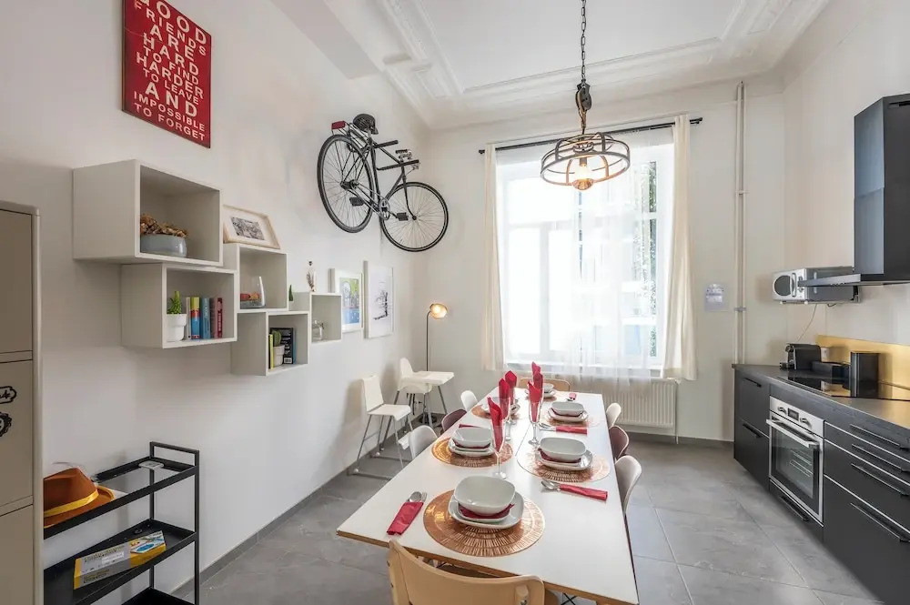 Stylish 3 Bd 3 Bath Duplex In Brussels