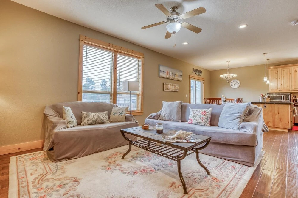 Gorgeous Kitchen and Fenced Backyard - Stunning Coastal Haven