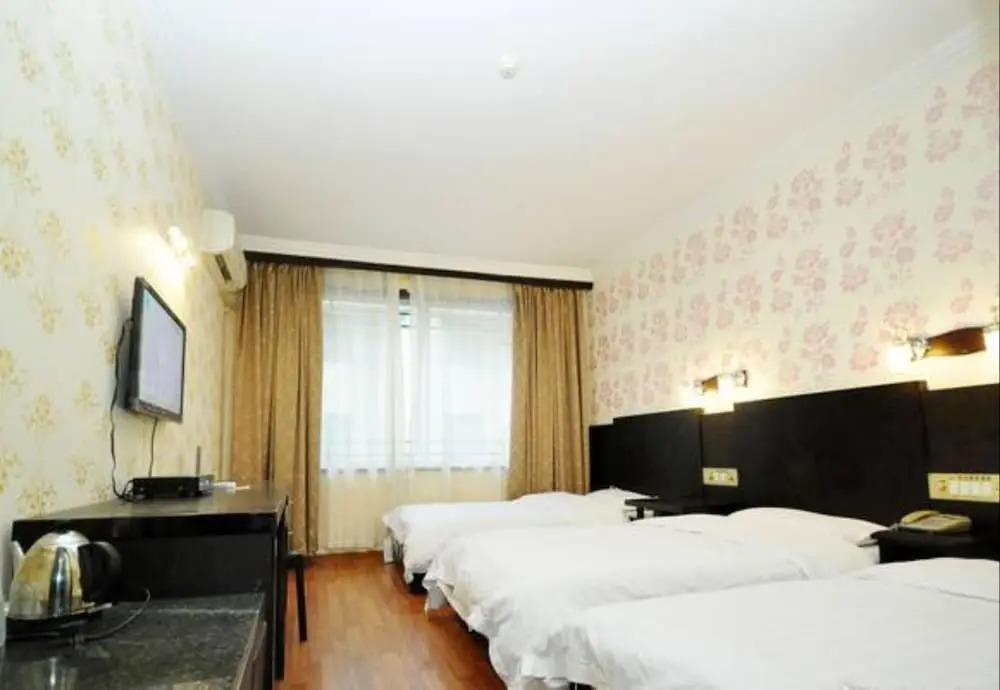 Yueguang Holiday Hotel