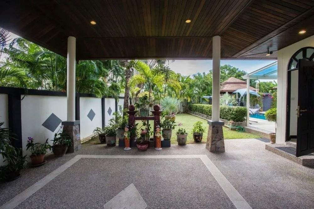 Cophi Villa 3 bd pool villa Nai harn