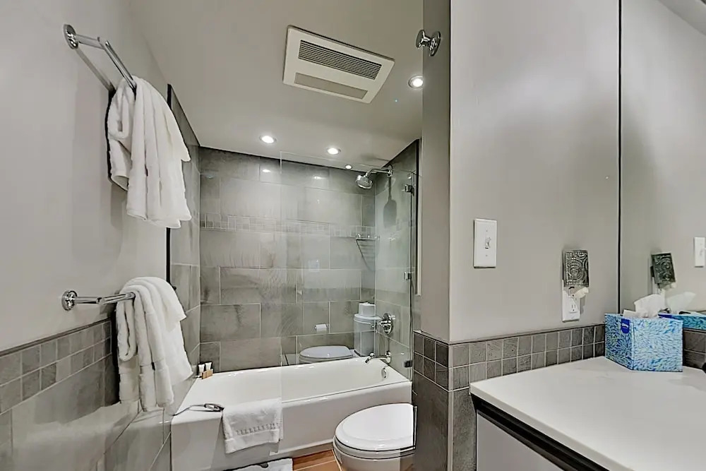 15tru1zs 2 Bedroom Condo