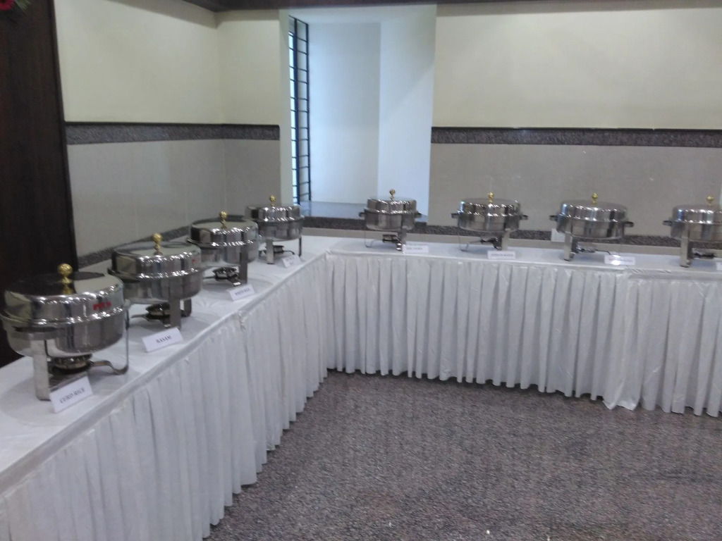 Hotel Raj Vista - Suites & Convention