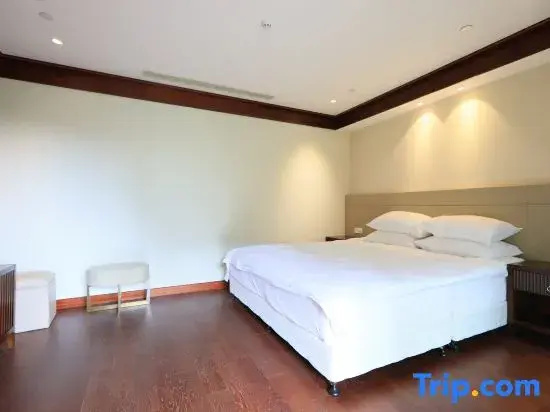 Qingdao·Qiyu·Ocean-Loving Azure Vernal Coastal Resort Homestay (Jinshatan Beer City Branch)