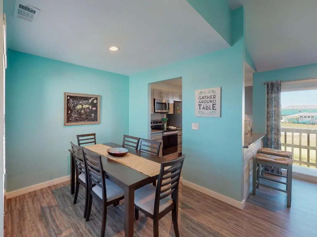 AH-D213 Newly Remodeled Second Floor Condo, Near Shared Community Pool