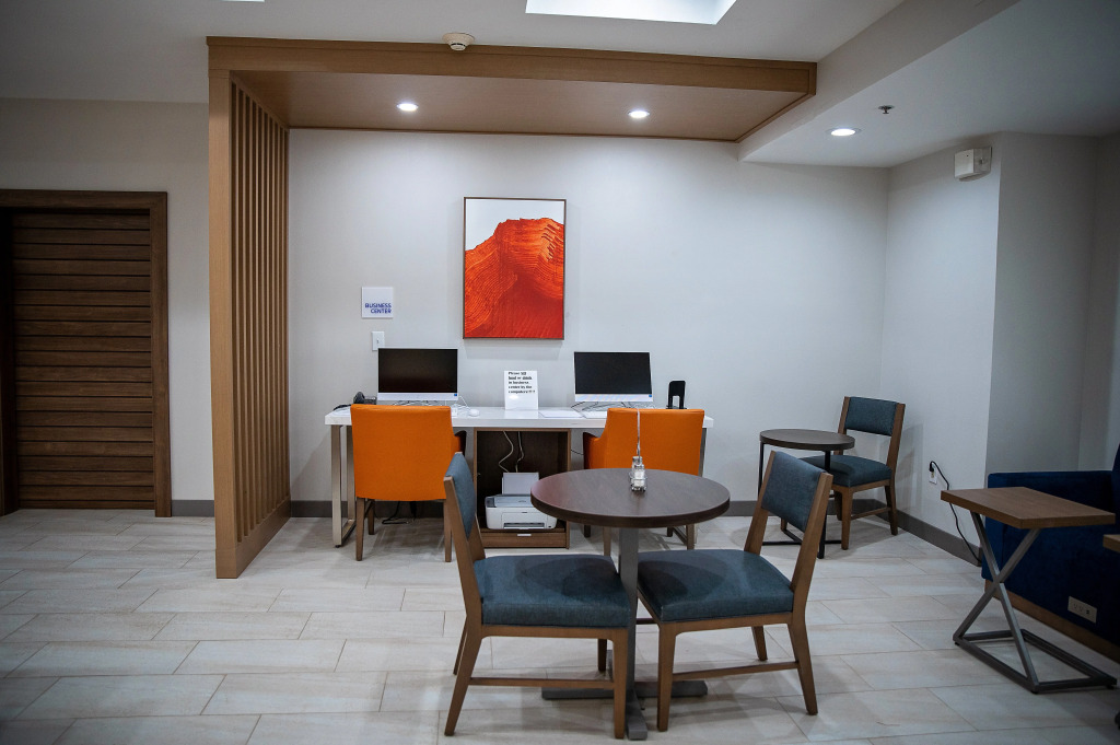 Holiday Inn Express Hotel & Suites Center by IHG
