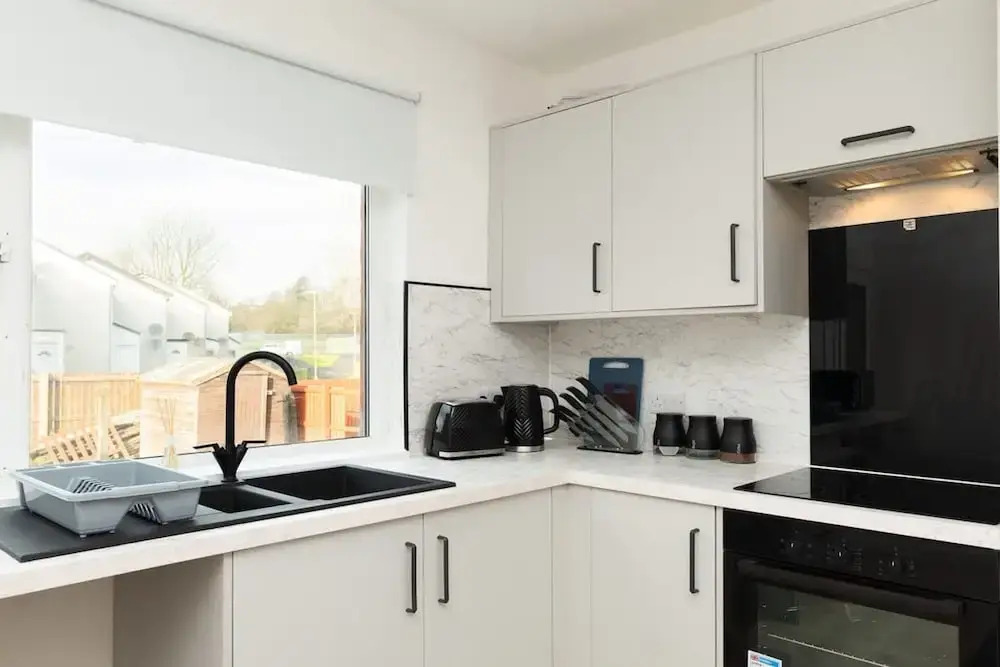 4 Bedrooms-2bath-free Parking