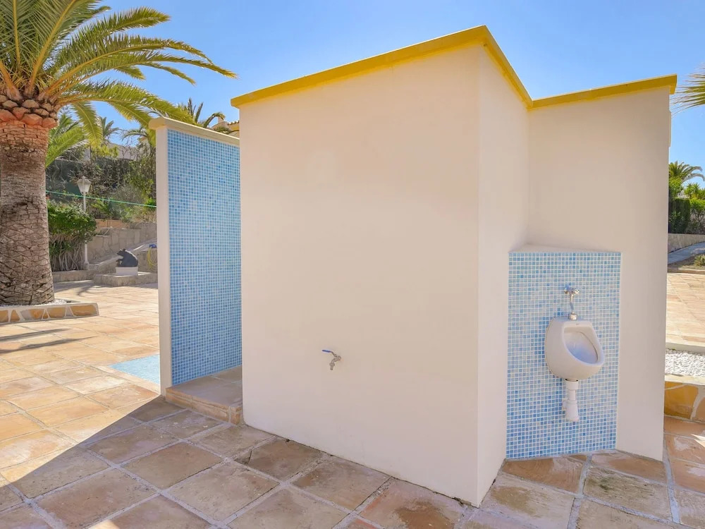 Magnificent 5 Person Villa with Swimming Pool near Caspe