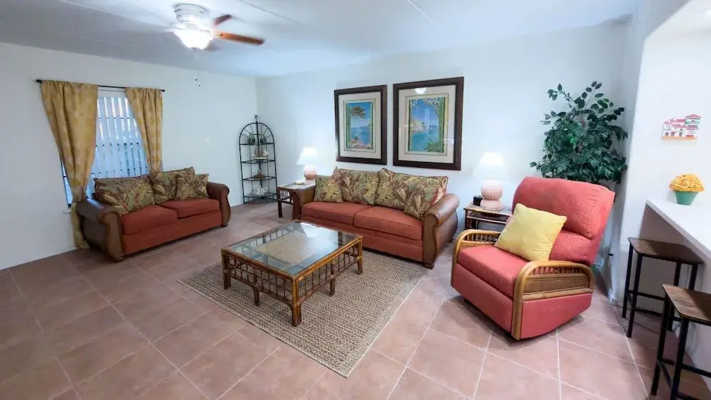 Renovated 1st Floor Beach 250ft Pool 2 Bedroom Apts