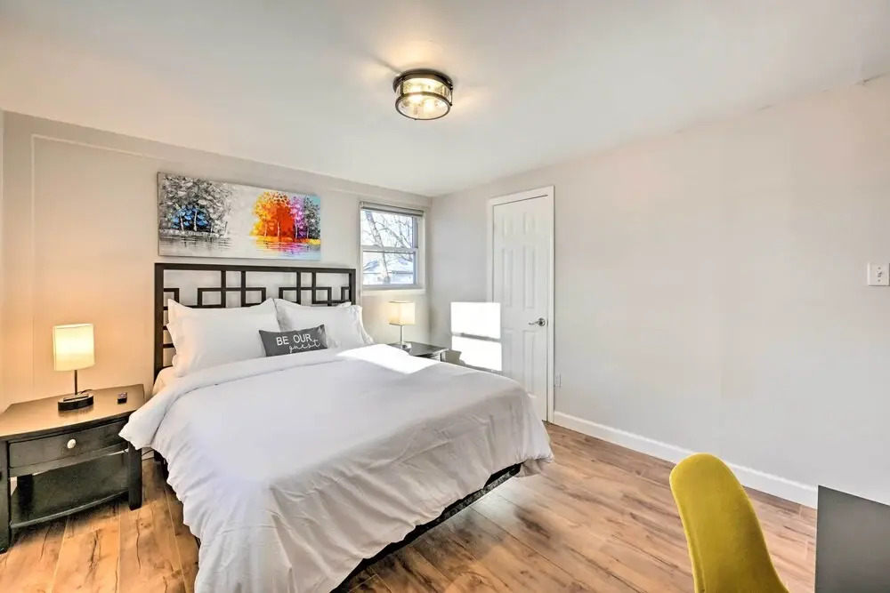 Bay Shore Vacation Rental ~ 7 Mi to the Beach