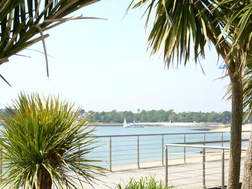 Studio with partial sea views in the popular seaside resort of Benodet