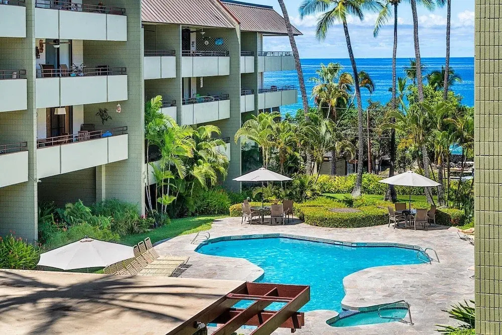 Condo With Central AC - Partial Ocean View - Concierge - Near Magic Sands Beach - Vrkcv