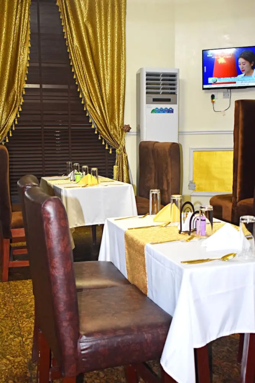 Davis Hotel & Suites