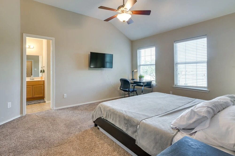 Pet-friendly Pearland Home ~ 21 Mi to Houston!