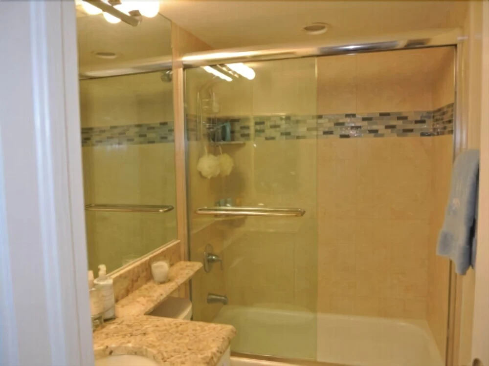 Seagate W 502 - 2 Br Condo