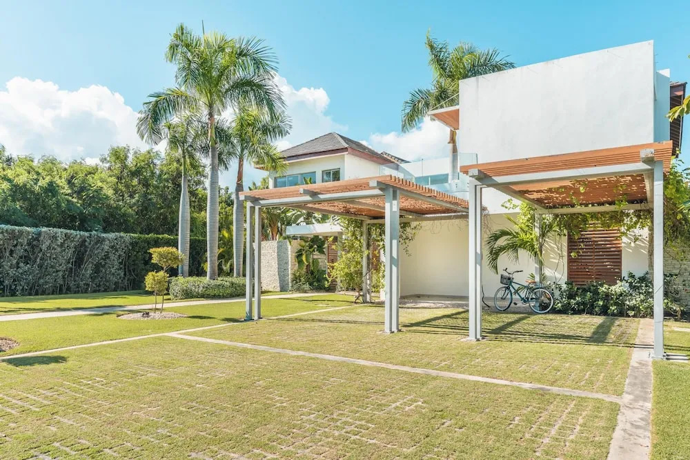 Luxury 6BR Villa w Pool Maid at Yarari, Punta Cana