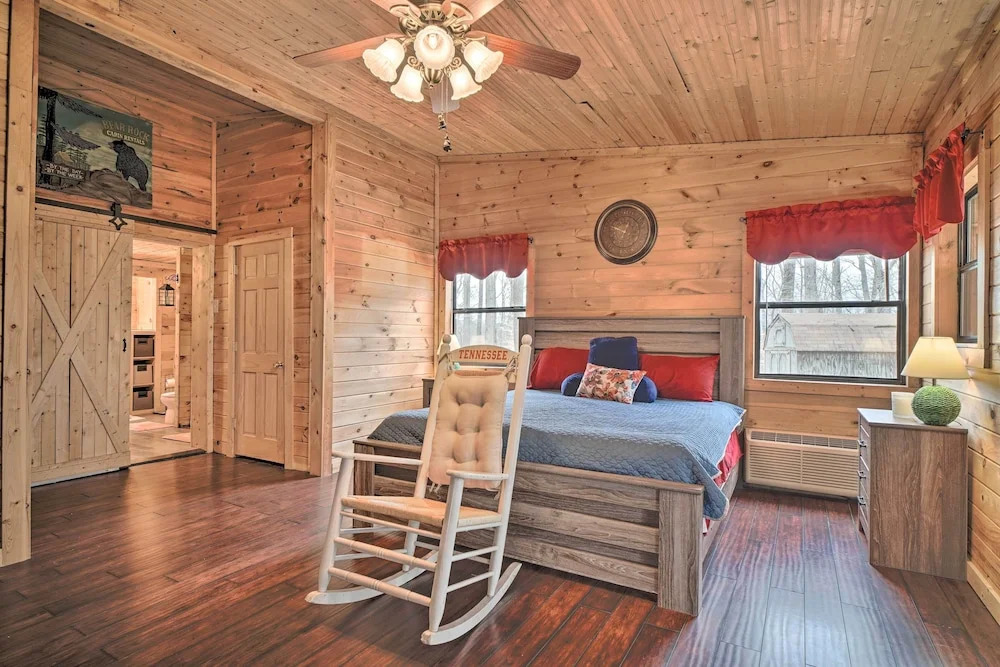 Douglas Lake Cabin w/ Mountain-view Deck & Grill