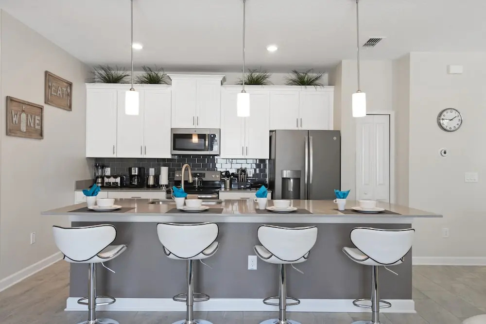 Four Bedroom Close to Disney w/ Screened Pool @StoreyLake 4910