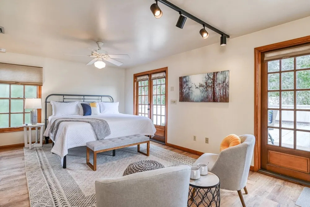 62 Hypolita Carriage House