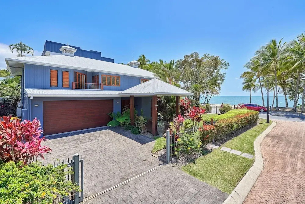 Reeflections Beachfront Holiday House
