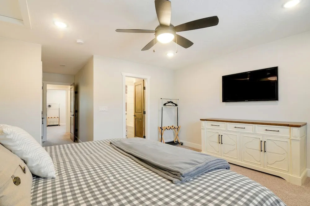 Brian Head Retreat w/ Deck, Shuttle to Ski Slopes!