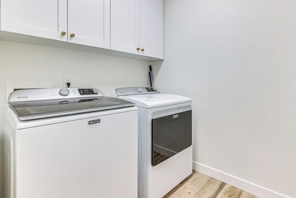 Fully Furnished Poolside Oasis 5 Mi to Lake Havasu