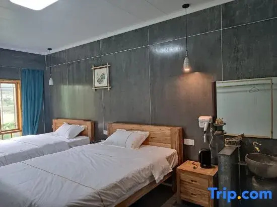 Tonglu Drunken Moon Xiangshe Homestay
