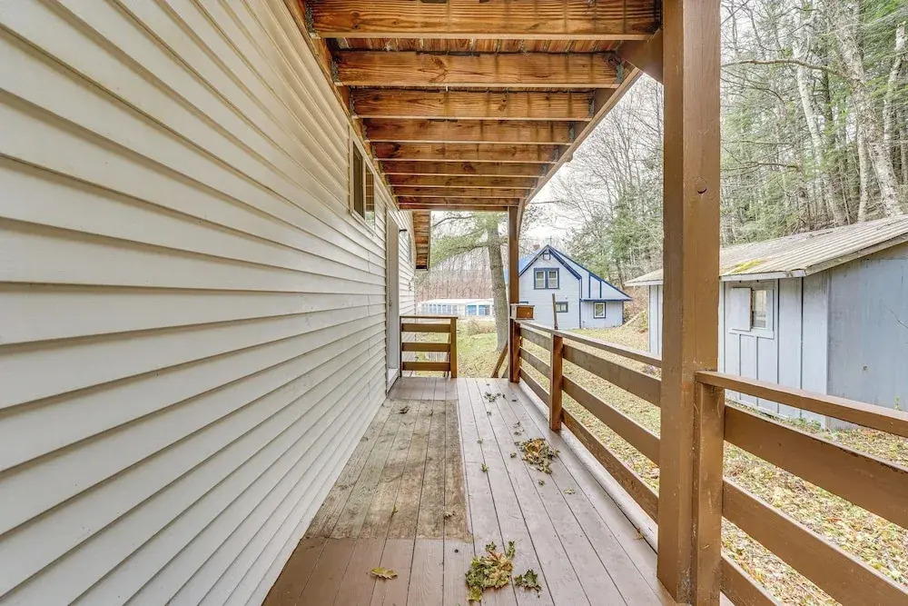 Spacious Ludlow Hideaway < 1 Mi to Okemo Mountain!